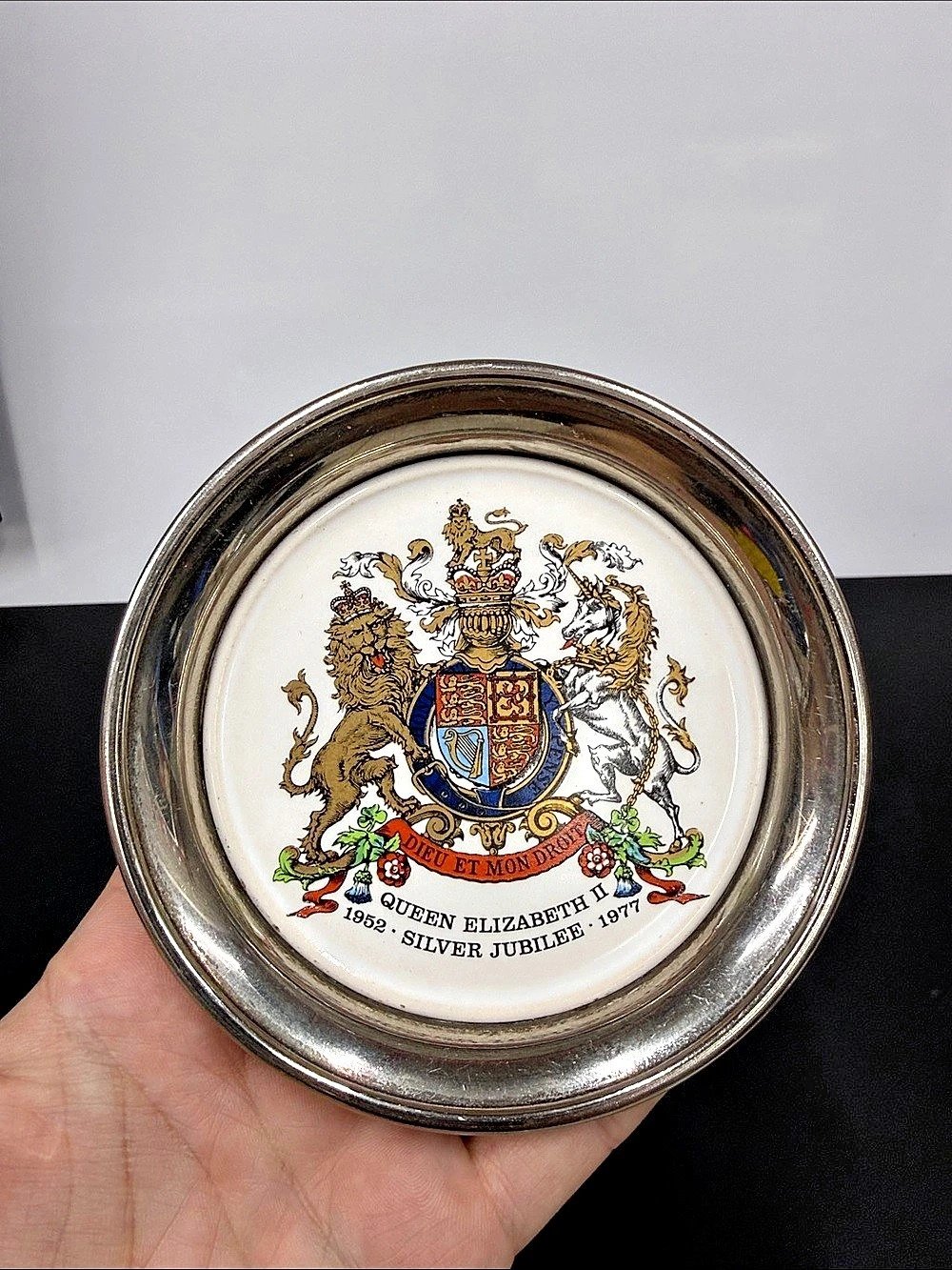 Vintage 1977 Queen Elizabeth II Silver Jubilee M&R Silverplated England Dish Coa